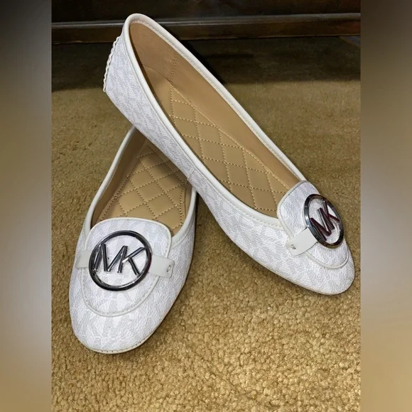 MICHAEL MICHAEL KORS WITHE FLATS. - Picture 7 of 16